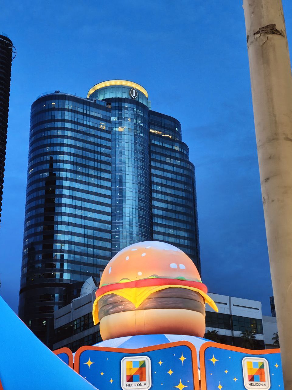 Burger Gonflable Géant Publicitaire